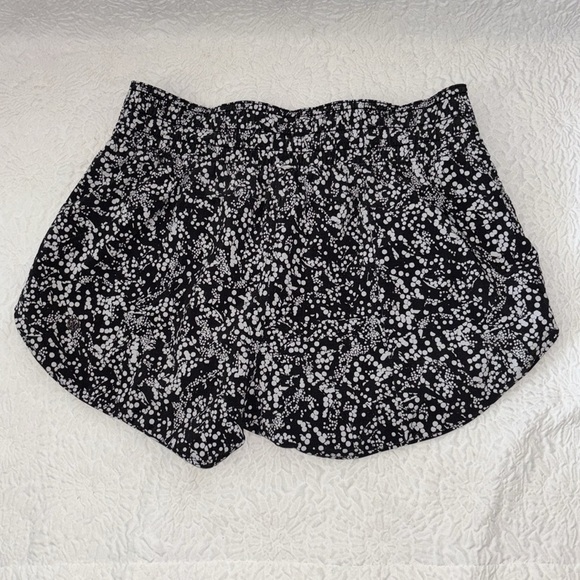 Lululemon Choose A Side Reversible Athletic Short - Picture 5 of 11